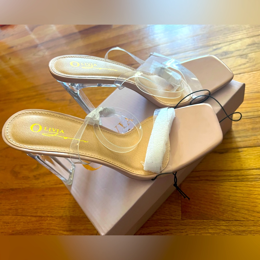 Open toe heel sandals